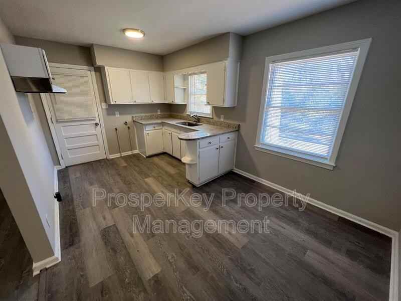 800 Goodson Dr - Photo 4 of 16