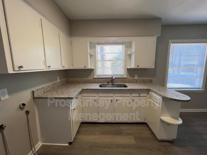 800 Goodson Dr - Photo 5 of 16