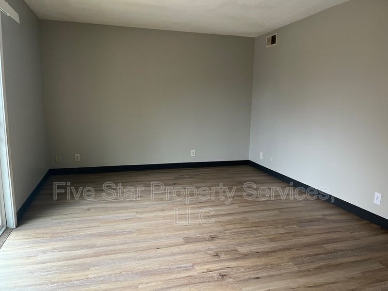 2119 Saratoga Dr #3 - Photo 3 of 6