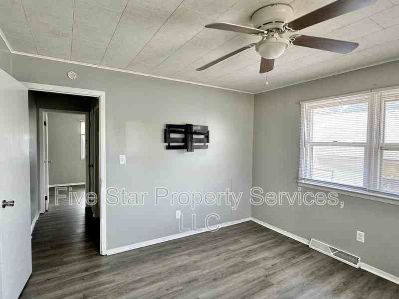 629 W Washington St #4 - Photo 3 of 12