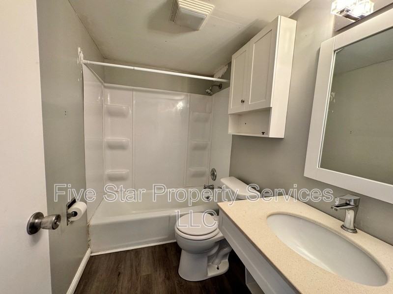 629 W Washington St #4 - Photo 6 of 12