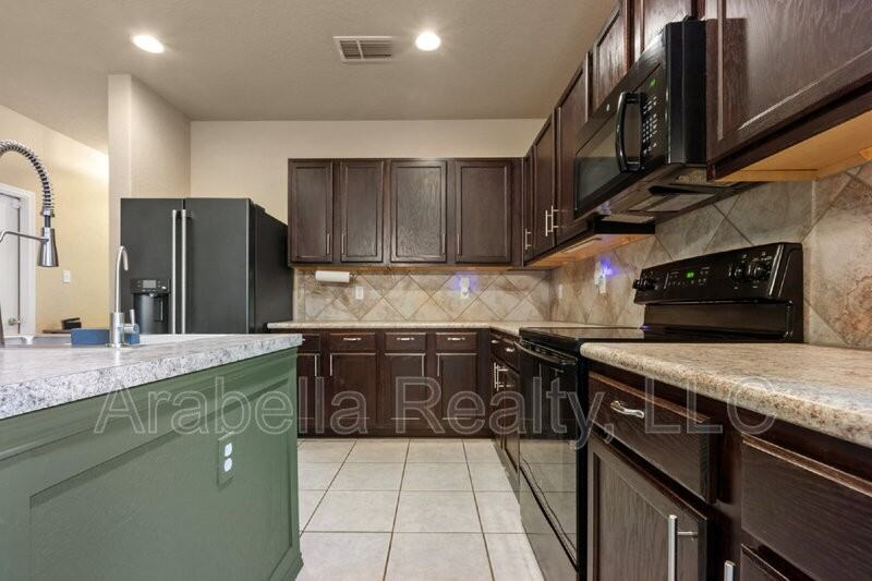 4918 Ballot Park - Photo 7 of 34