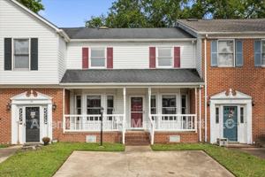 featured image of 32 W Wainwright Dr