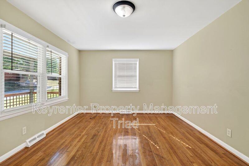 1821 W Meadowview Rd - Photo 4 of 43