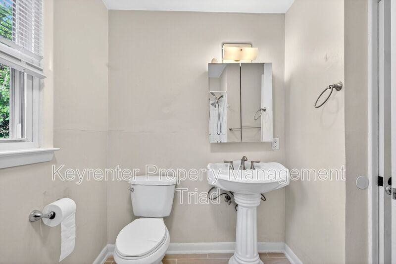 1821 W Meadowview Rd - Photo 5 of 43