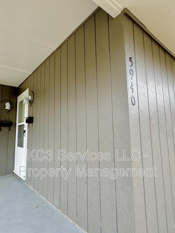 5940 E 136th St - Photo 4 of 23