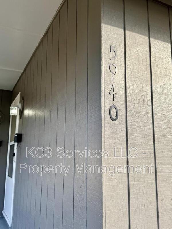5940 E 136th St - Photo 5 of 23