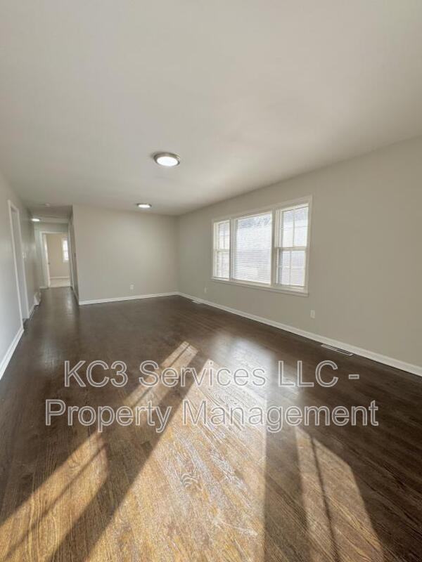 5940 E 136th St - Photo 6 of 23