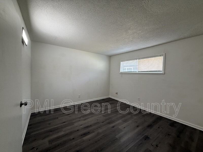 2540 E 7th St #2 - Photo 4 of 8