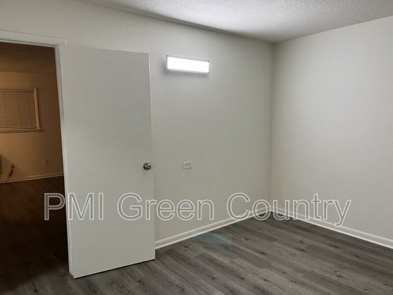 2540 E 7th St #2 - Photo 5 of 8