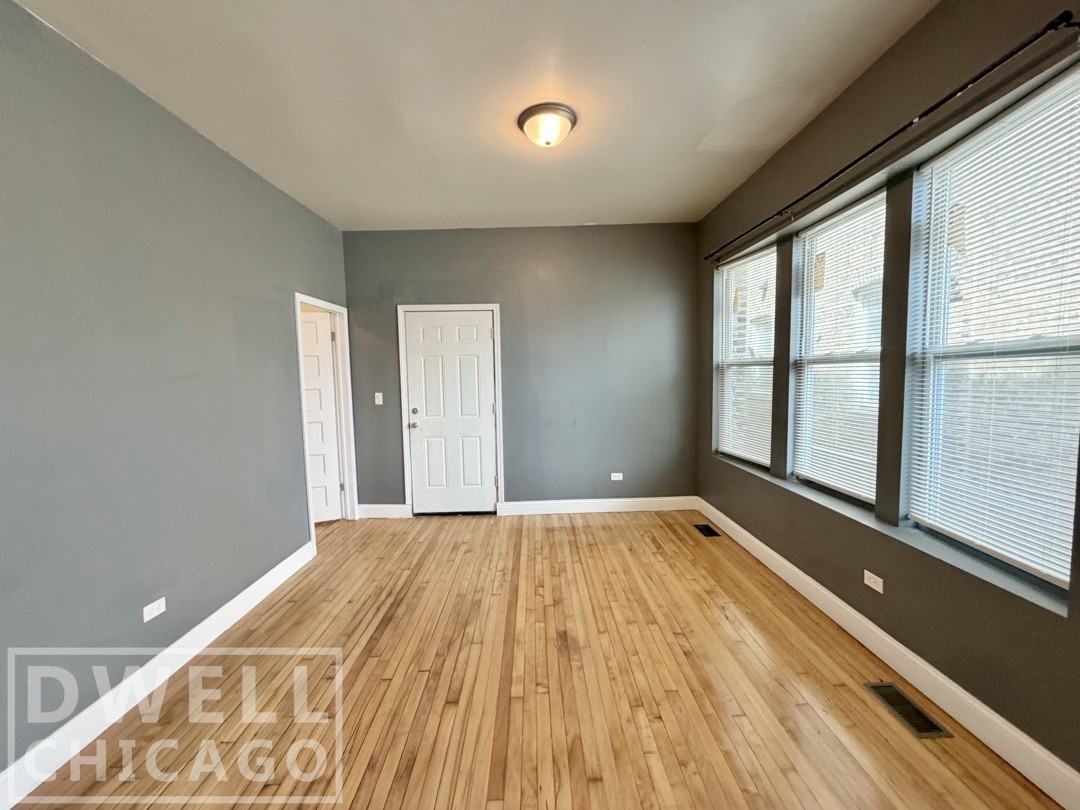 731 N Christiana Ave #1R - Photo 3 of 14