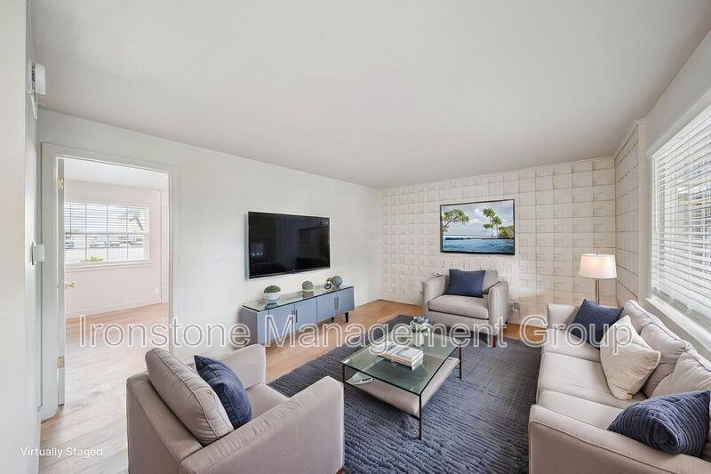 109 S 9th St #101 - Photo 2 of 10