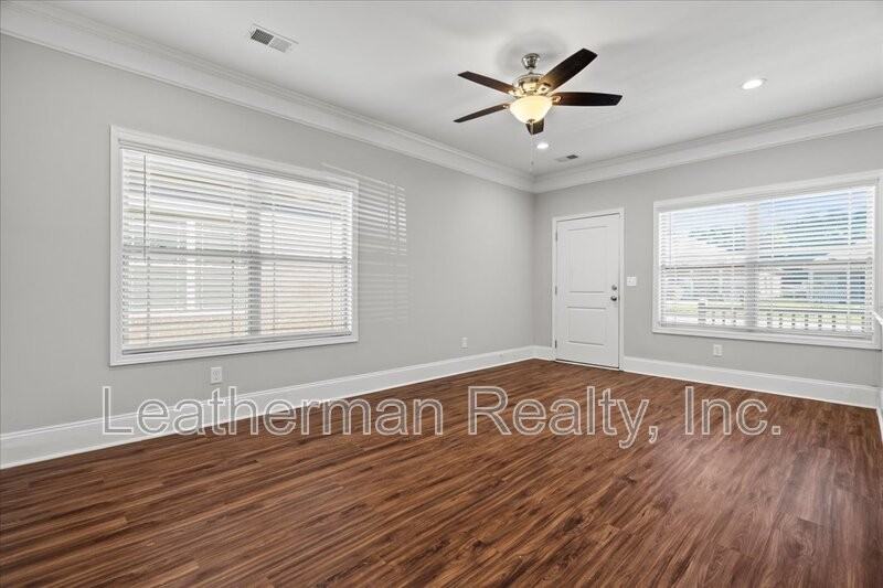 413 Senate St - Photo 2 of 11