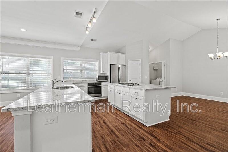 413 Senate St - Photo 4 of 11