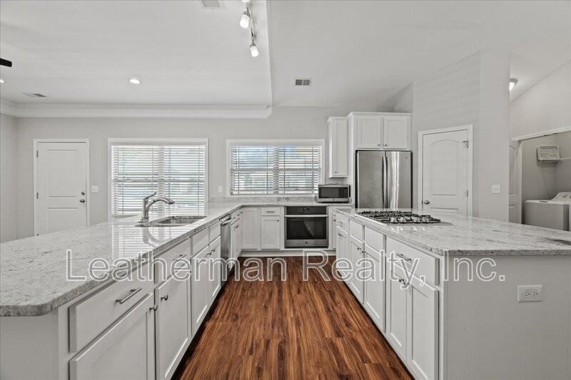 413 Senate St - Photo 5 of 11