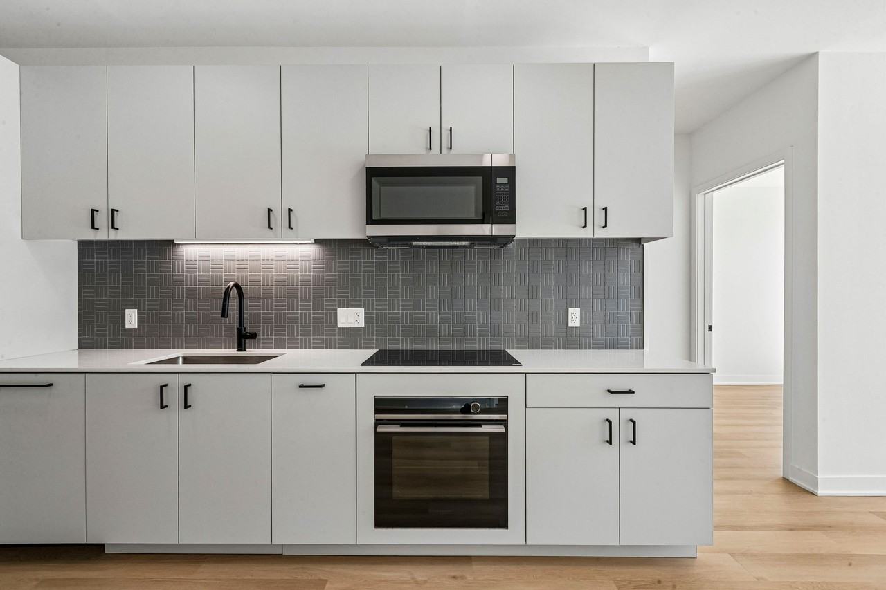 1100 W Grand Ave #215