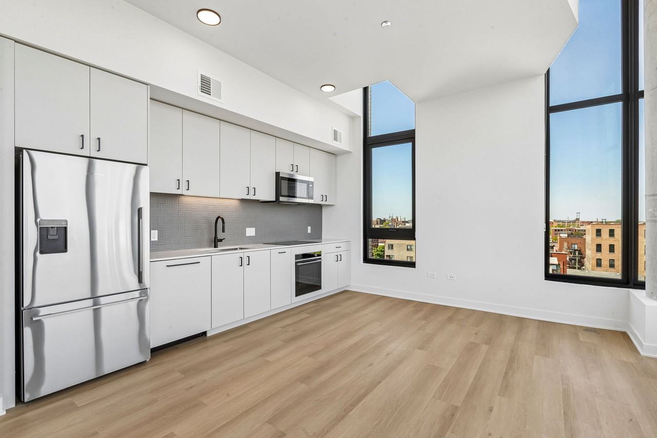 1100 W Grand Ave #419