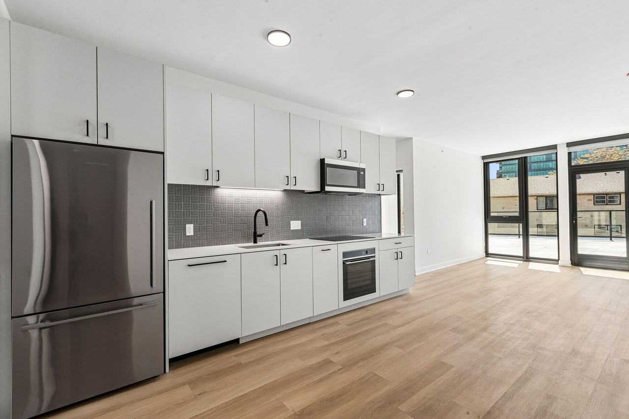 1100 W Grand Ave #417
