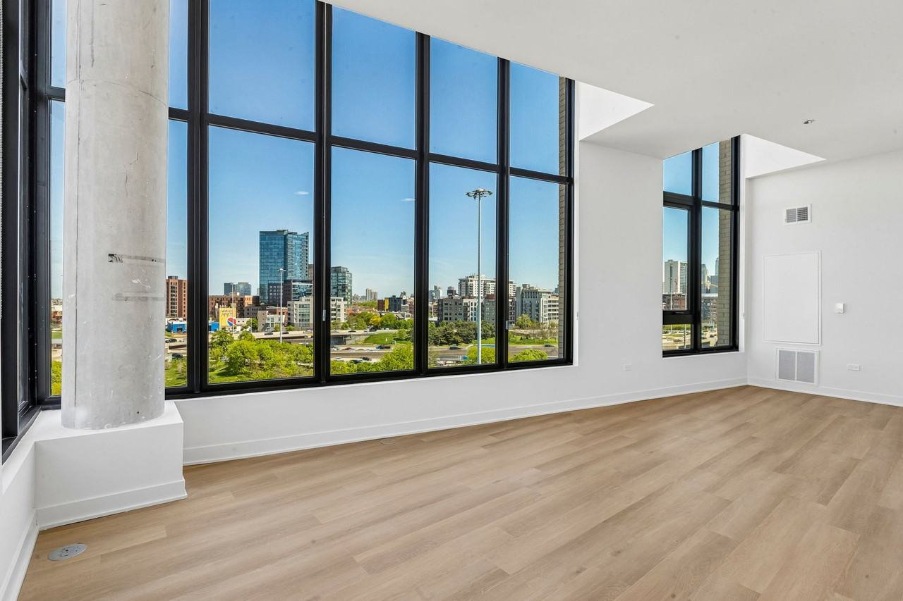 1100 W Grand Ave #619