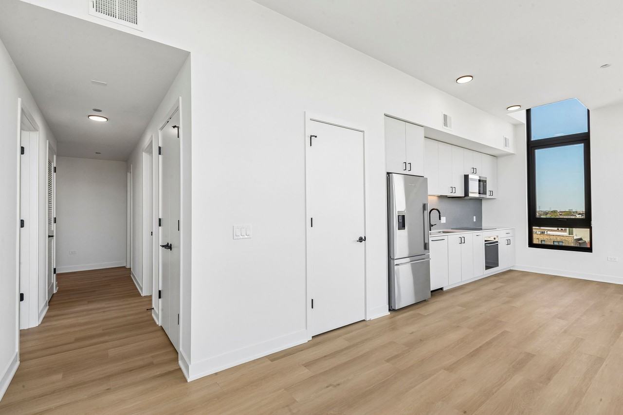 1100 W Grand Ave #719