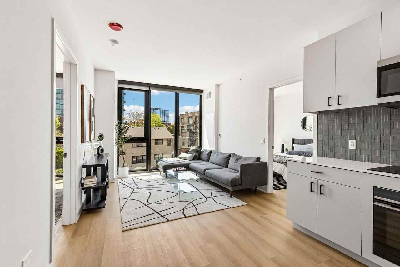 1100 W Grand Ave #515