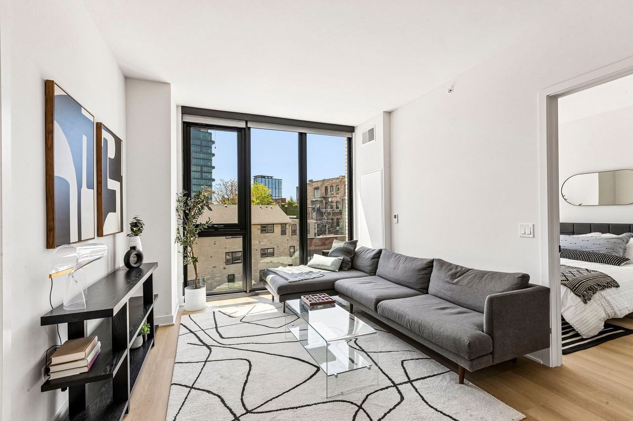 1100 W Grand Ave #610
