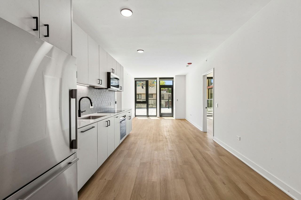 1100 W Grand Ave #208