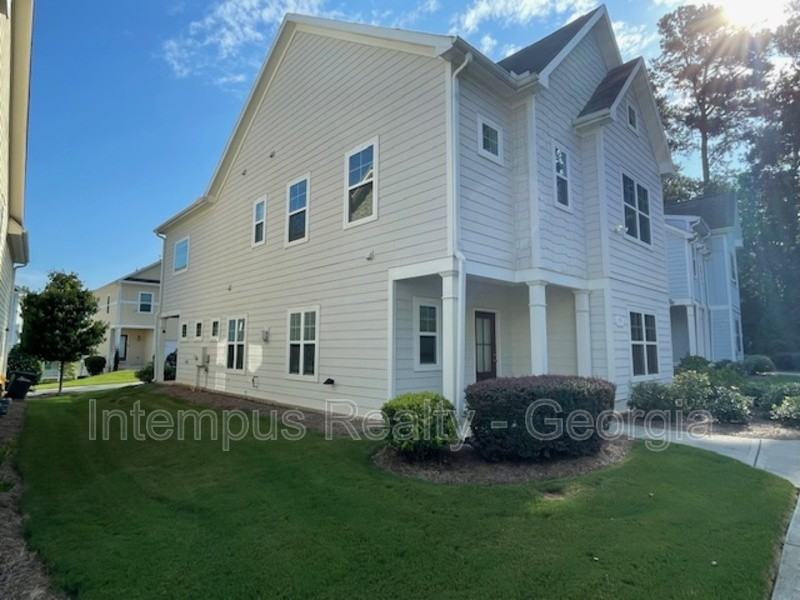 970 Shelnutt Dr - Photo 3 of 33
