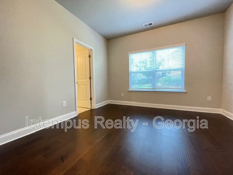 970 Shelnutt Dr - Photo 5 of 33