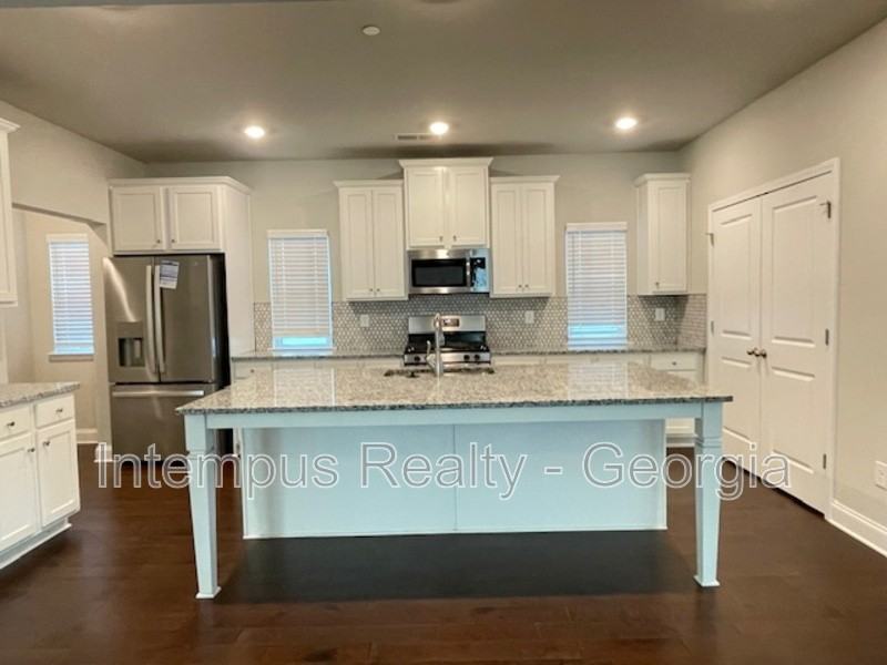 970 Shelnutt Dr - Photo 6 of 33