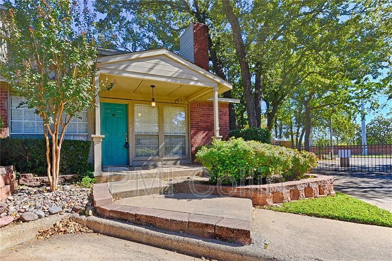 1473 Meadowood Village Dr