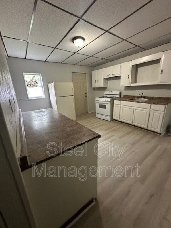 418 Pacific St - Photo 3 of 7
