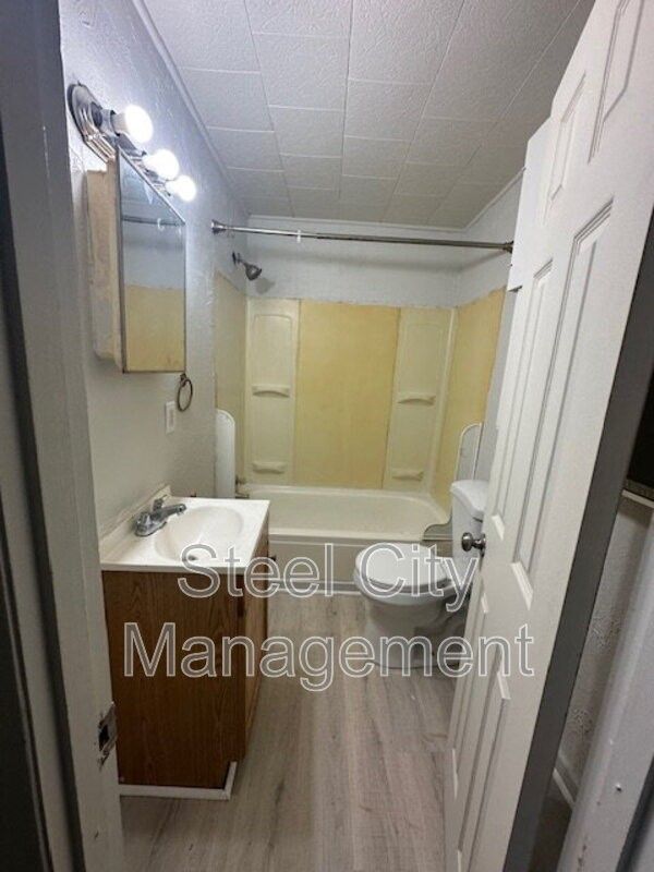 418 Pacific St - Photo 6 of 7