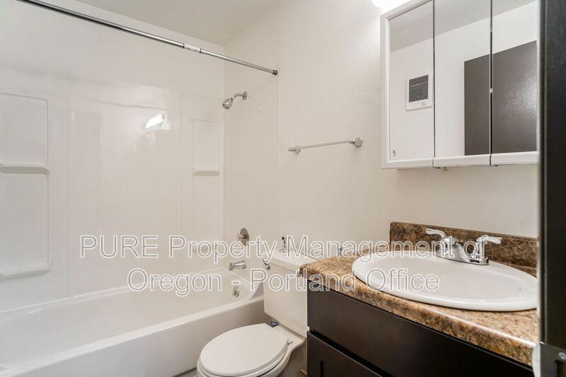 14206 Ne Sandy Blvd #L08 - Photo 6 of 23