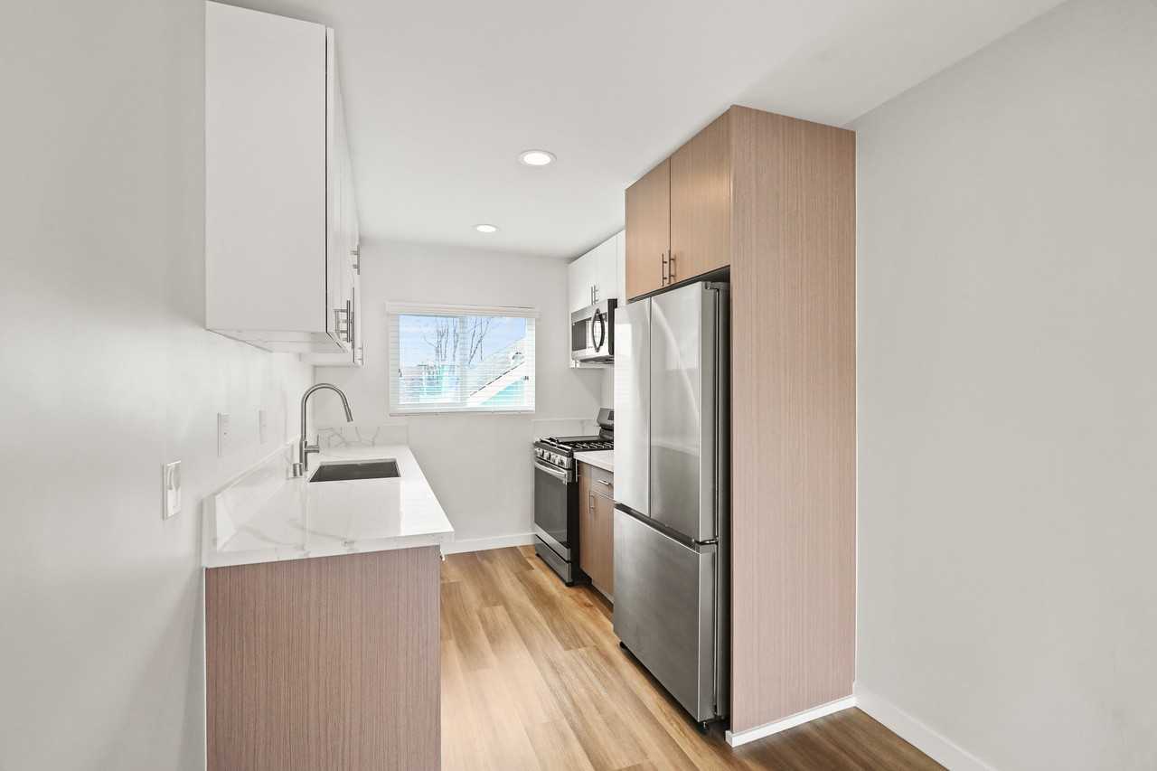 1358 West 36th Street #4 - Photo 4 of 30
