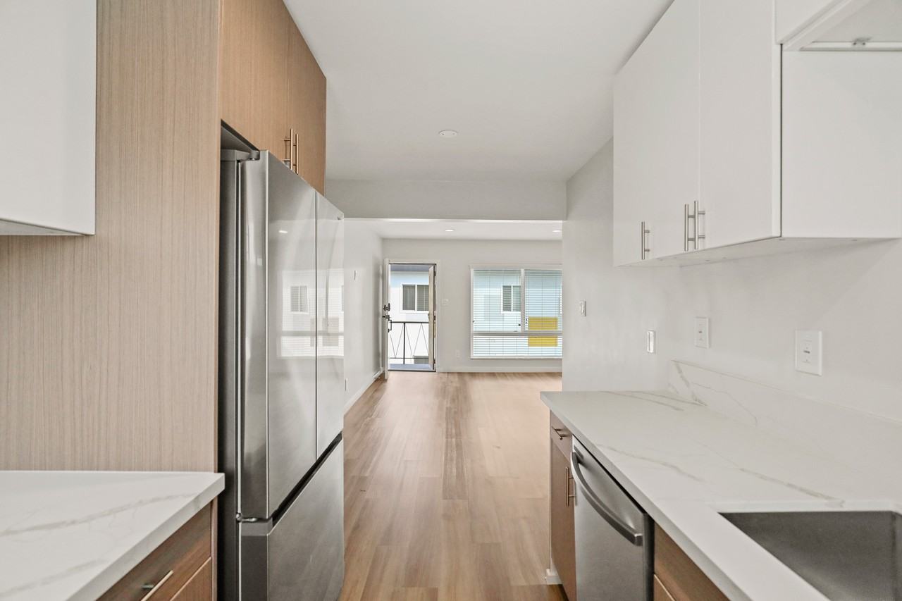 1358 West 36th Street #4 - Photo 5 of 30