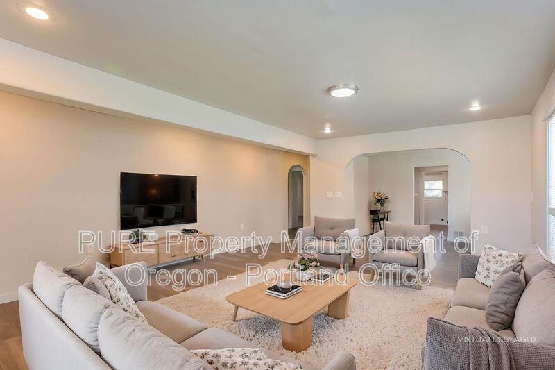4632 Se 122nd Ave #D - Photo 2 of 20