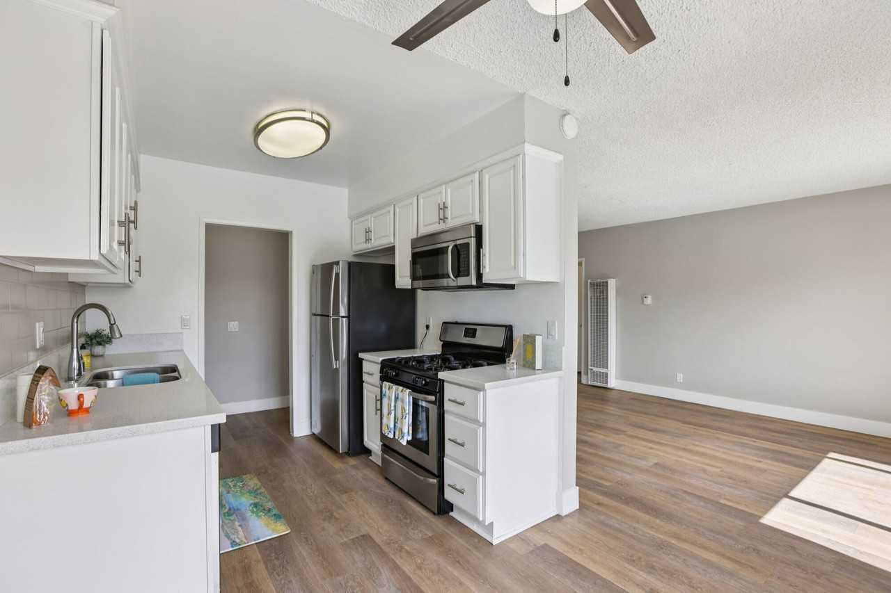 Summit La Crescenta - Photo 2 of 30