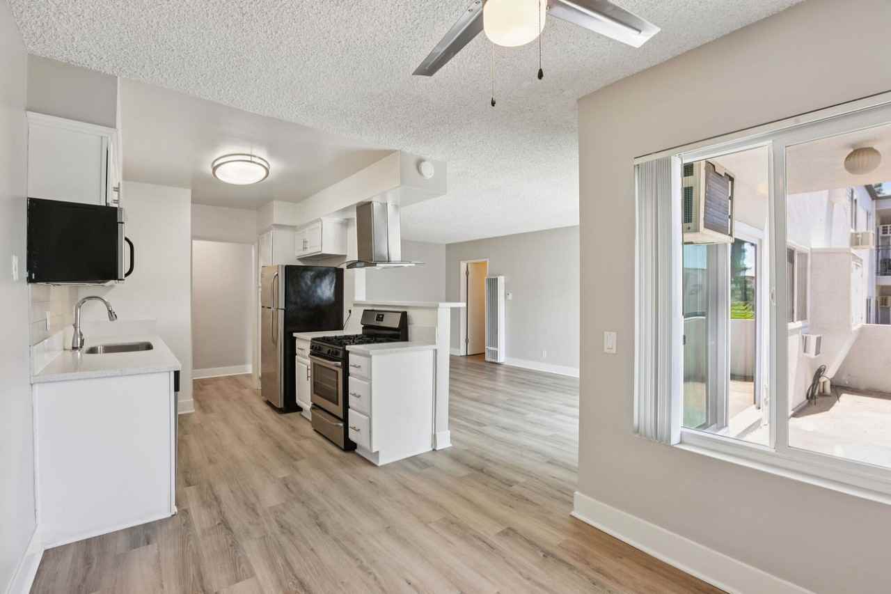 Summit La Crescenta - Photo 3 of 30