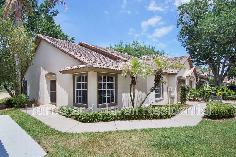 2492 Saint Augustine Blvd - Photo 2 of 40