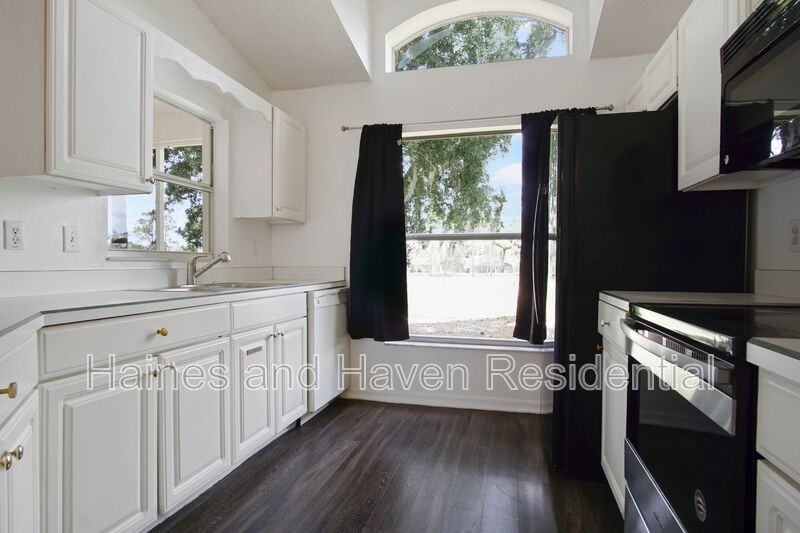 2492 Saint Augustine Blvd - Photo 6 of 40