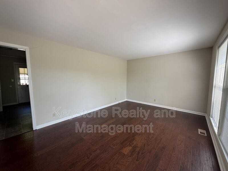1511 Cavern Ct - Photo 2 of 10