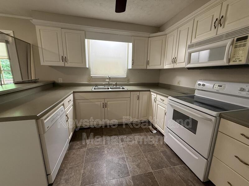 1511 Cavern Ct - Photo 4 of 10
