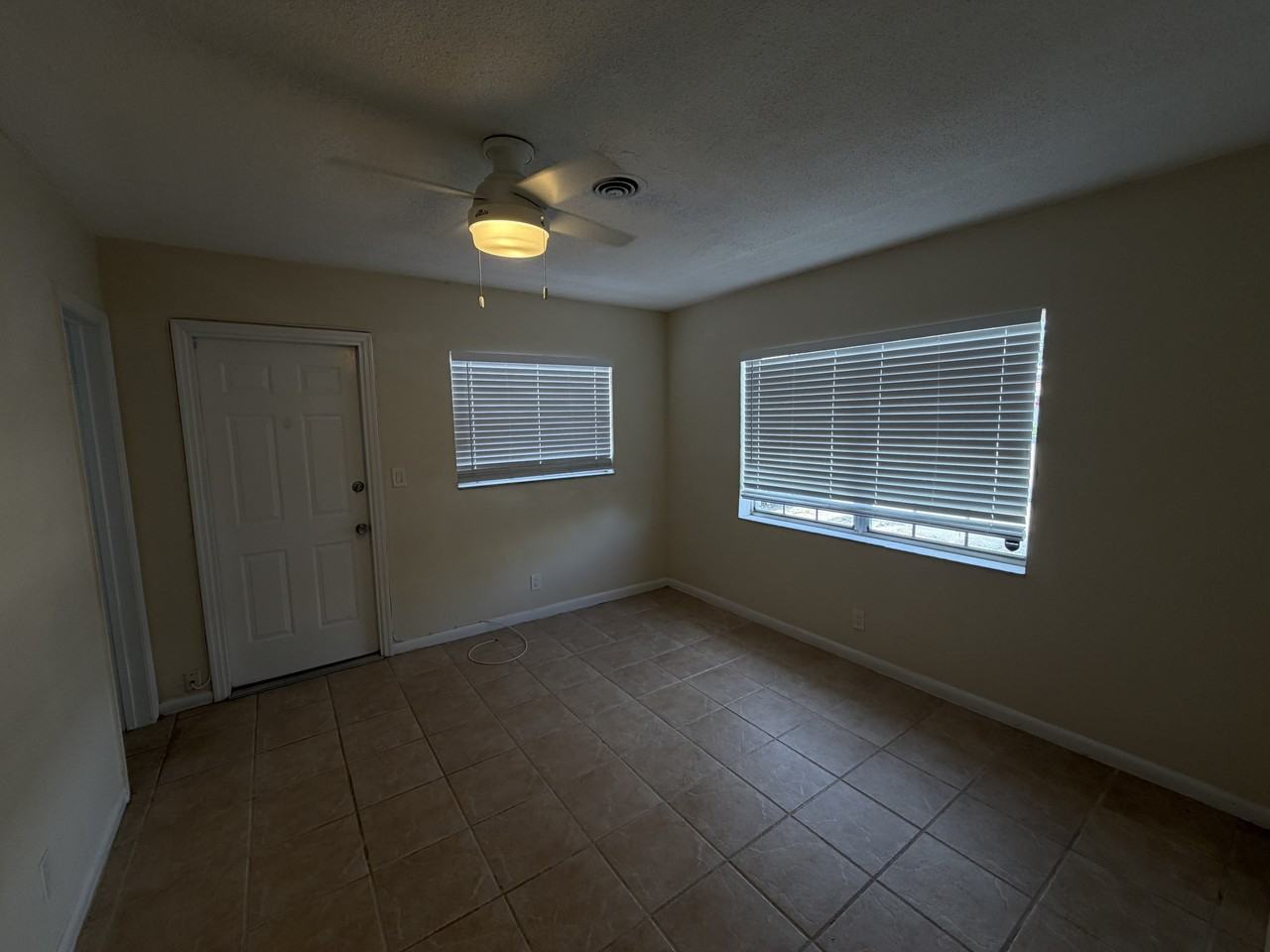 316 - Lamplighter LC - Photo 2 of 11