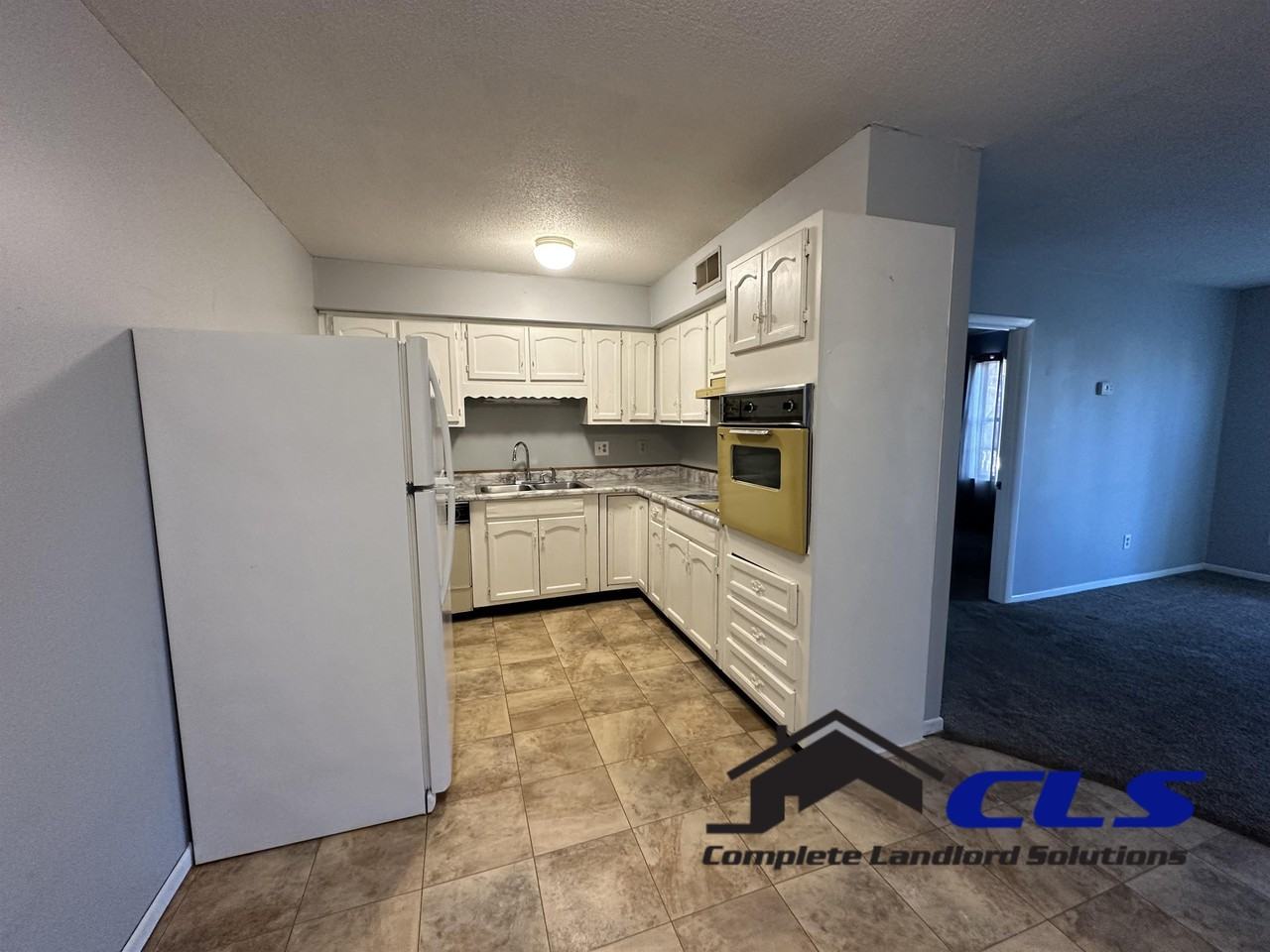 626 East Curry Drive - Photo 2 of 9