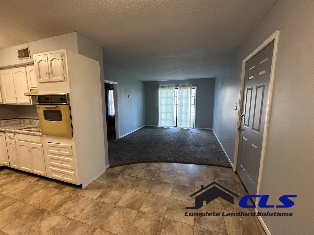 626 East Curry Drive - Photo 3 of 9