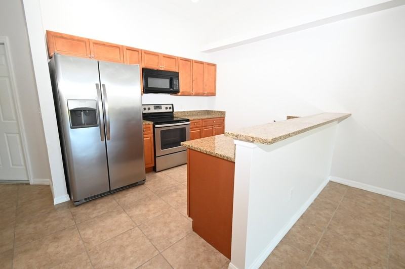 702 Se 6th Ter - Photo 2 of 12