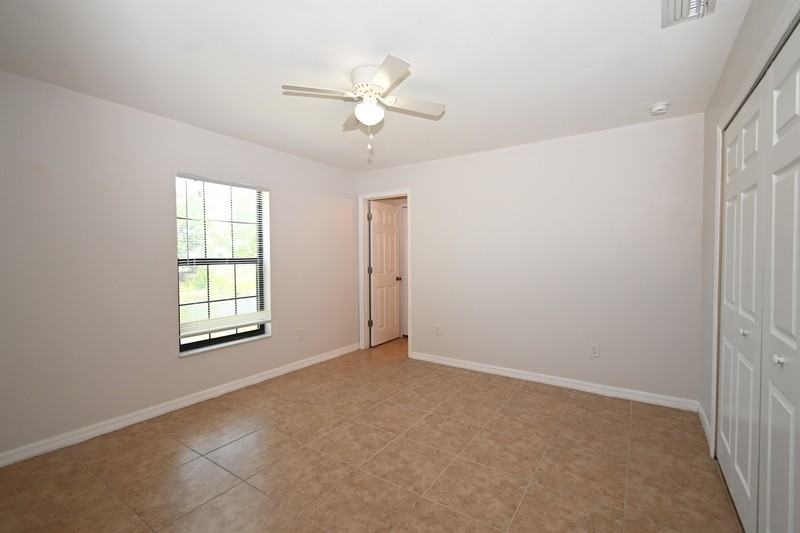 702 Se 6th Ter - Photo 5 of 12