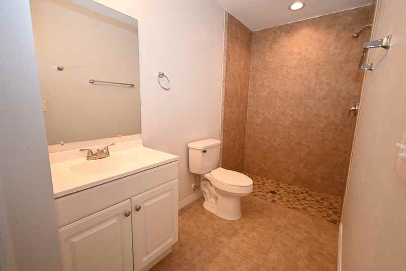 702 Se 6th Ter - Photo 6 of 12