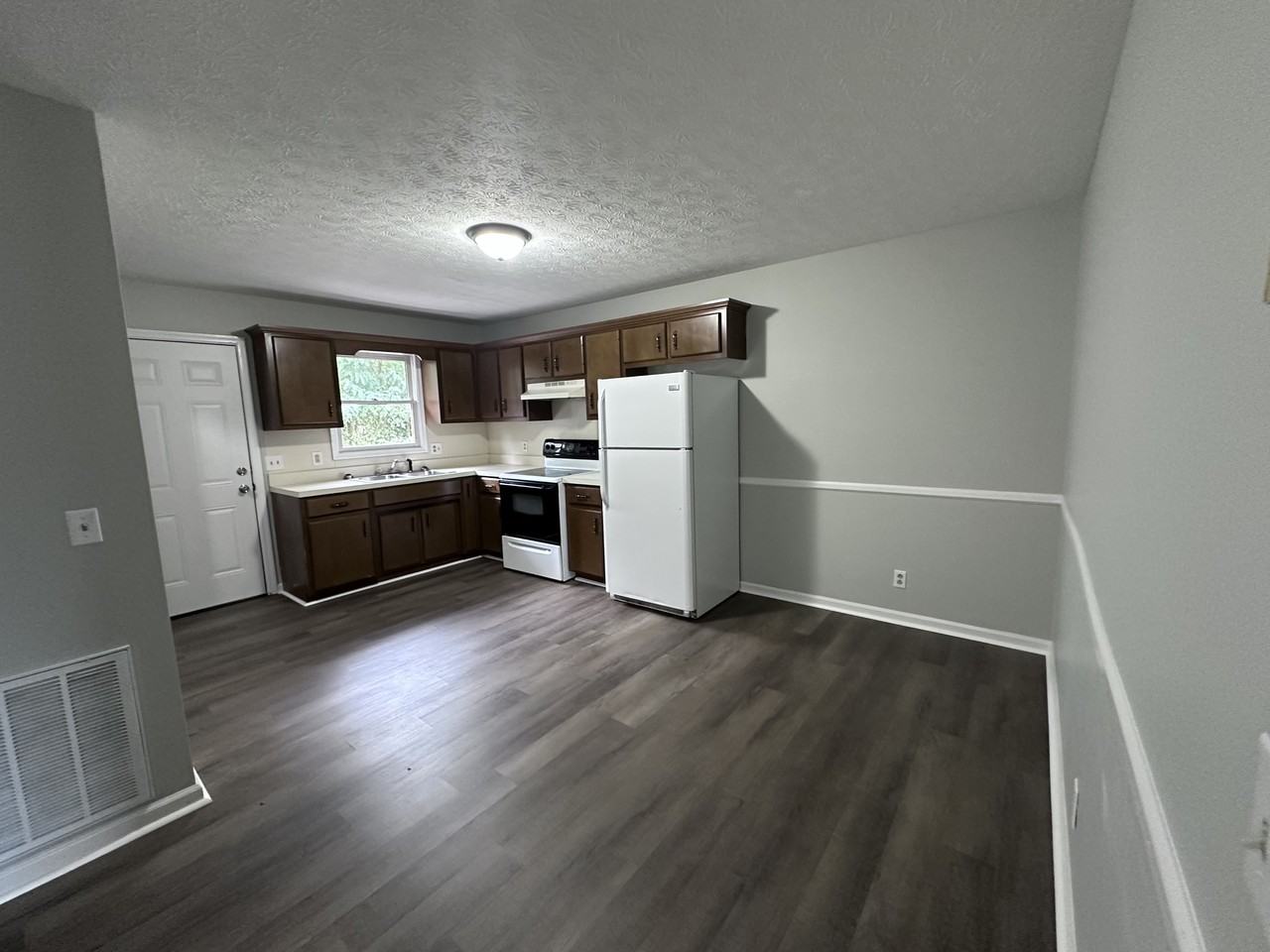528 Hickory - Photo 3 of 11